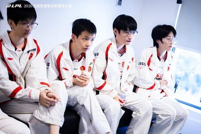 原创
            TES冒泡赛前换教练，小天阿水重回巅峰晋级S16，iG只剩一条命！